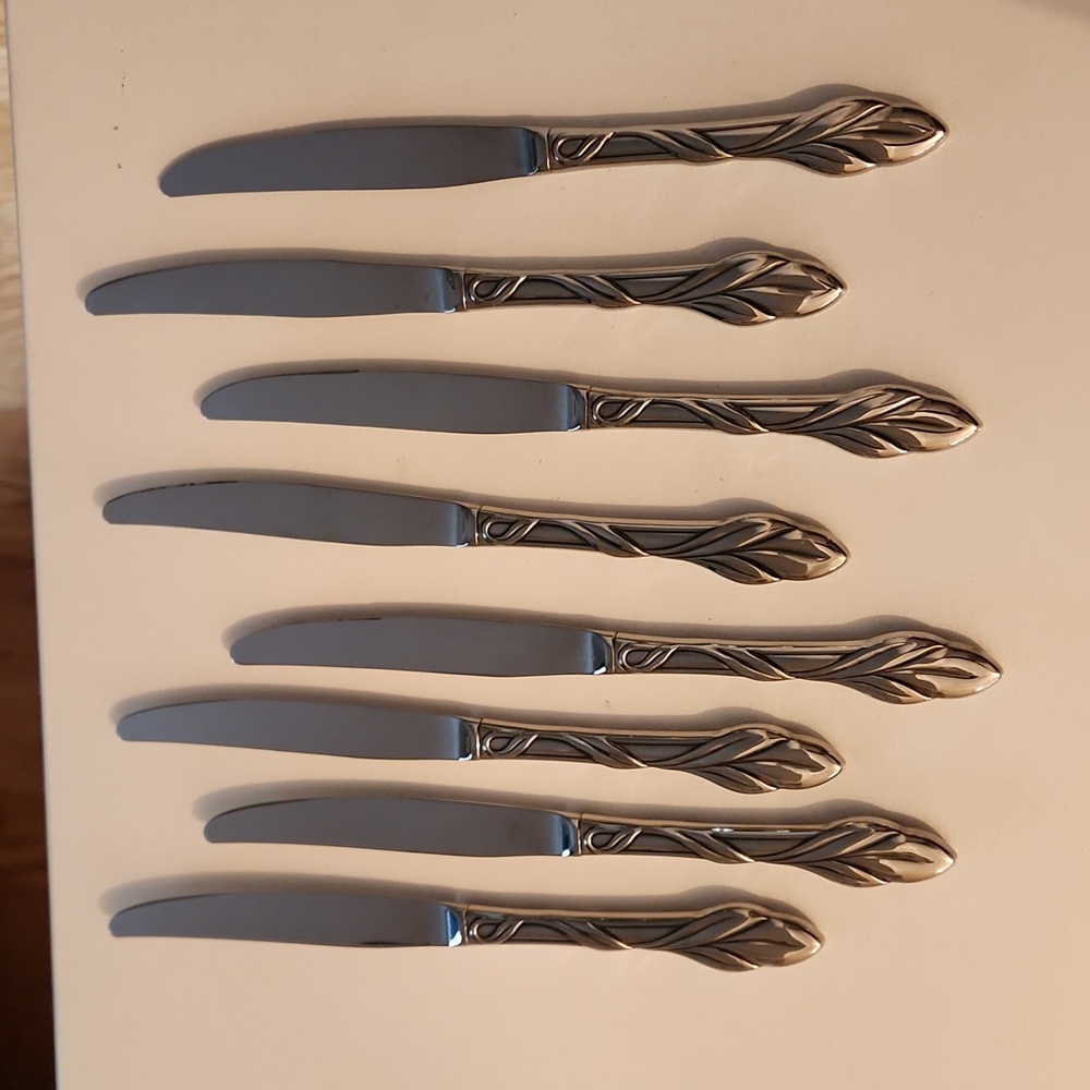8 Oneida Eden knives